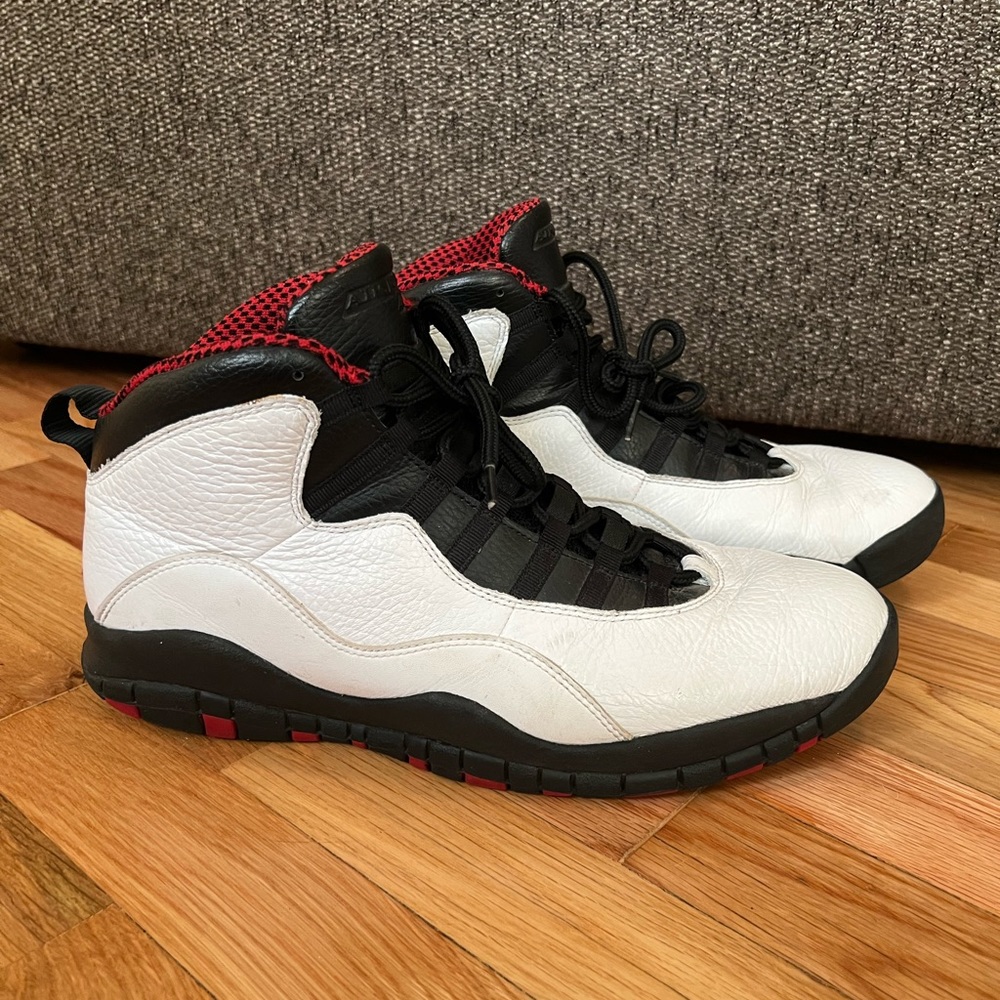 JORDAN 10 RETRO CHICAGO BULLS SIZE 11.5 MENS